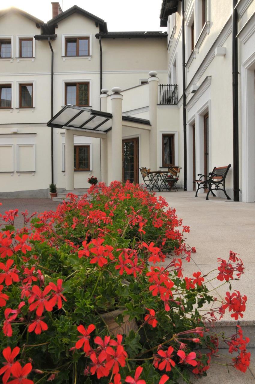 Hotel Dworek*** Skierniewice Esterno foto
